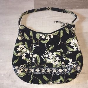 LIKE NEW Vera Bradley White Flower Purse 👜🖤!